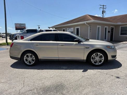 Used 2018 Ford Taurus SE FWD image 4