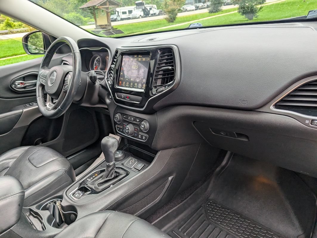Used 2019 Jeep Cherokee Limited AWD/4WD image 35