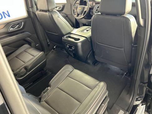 Used 2023 Chevrolet Suburban High Country w/ Premium Package 2 AWD/4WD image 27