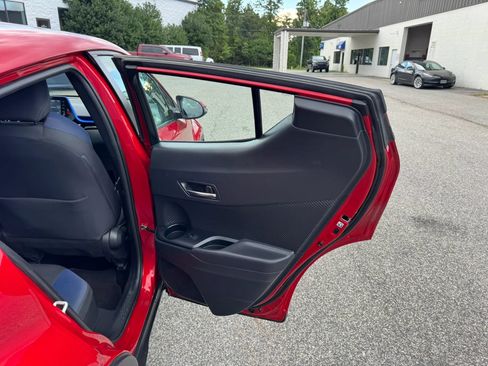 Used 2021 Toyota C-HR XLE FWD image 35