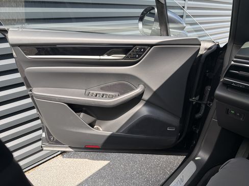 New 2025 Porsche Macan 4 Electric AWD/4WD image 14