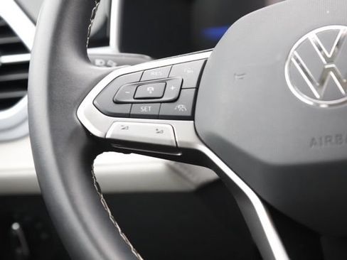Used 2025 Volkswagen Taos SE AWD/4WD image 21