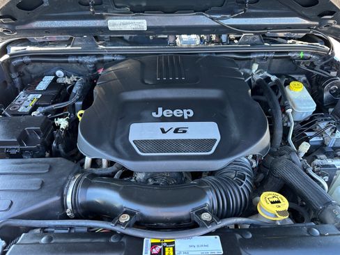 Used 2016 Jeep Wrangler Unlimited Sport w/ Quick Order Package 24S AWD/4WD image 13