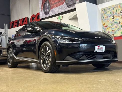 Used 2024 Kia EV6 Light AWD/4WD image 30