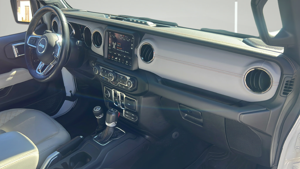 Used 2021 Jeep Wrangler Unlimited Sahara AWD/4WD image 19