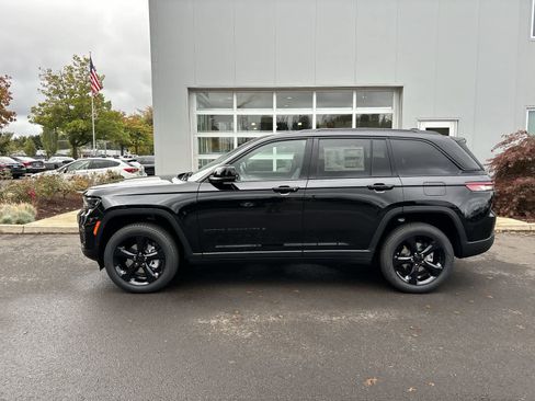 New 2025 Jeep Grand Cherokee Limited w/ Luxury Tech Group II image 2