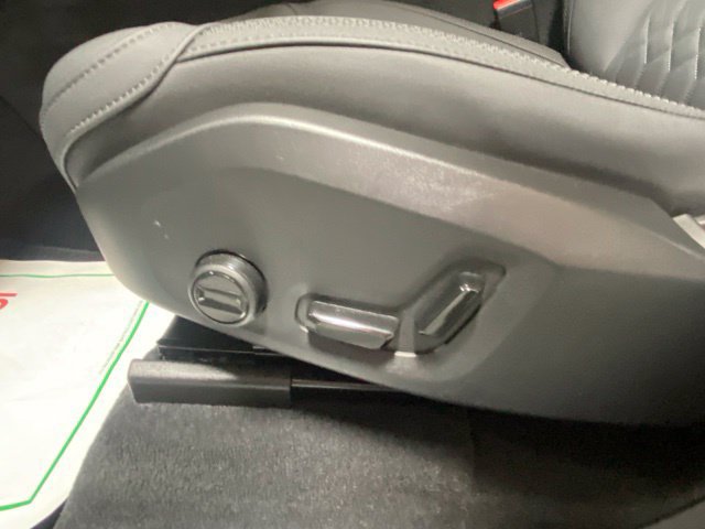 Certified 2026 Volvo XC90 B5 Plus AWD/4WD image 12