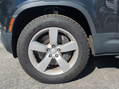 Used 2024 Land Rover Defender 110 SE image 9