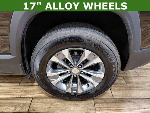 Used 2025 Chevrolet Equinox LT image 10