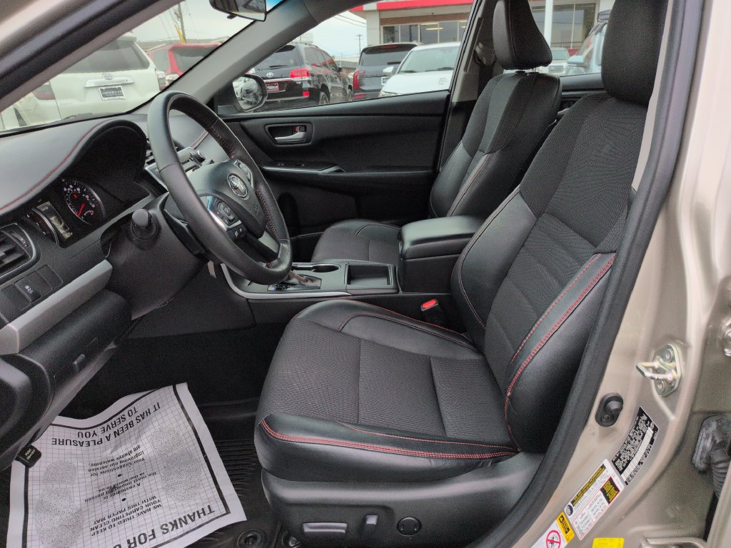 Used 2017 Toyota Camry SE FWD image 9