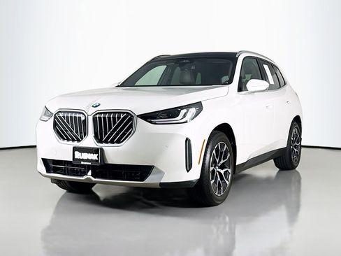 Used 2025 BMW X3 xDrive30i w/ Premium Package image 3