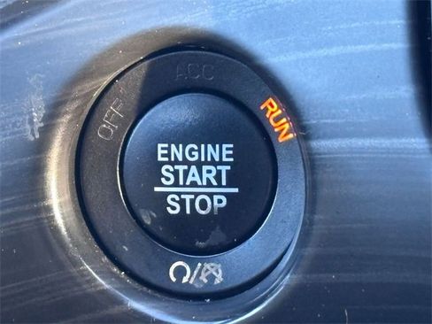 Used 2019 Jeep Grand Cherokee Laredo w/ 18" Wheel & 8.4" Radio Group image 19