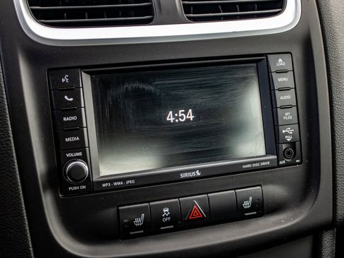 Used 2011 Dodge Avenger Lux FWD image 30