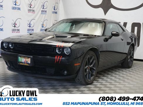 Used 2019 Dodge Challenger SXT w/ Blacktop Package image 1