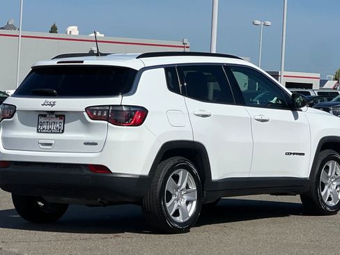 Used 2022 Jeep Compass Latitude FWD image 2