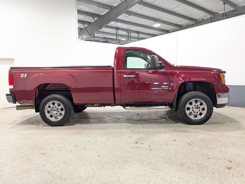 Used 2007 GMC Sierra 2500 SLE w/ Z71 Off-Road Package image 2