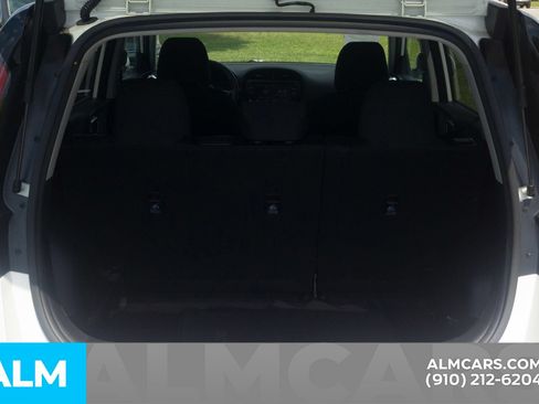 Used 2025 Kia Soul LX w/ LX Technology Package FWD image 8