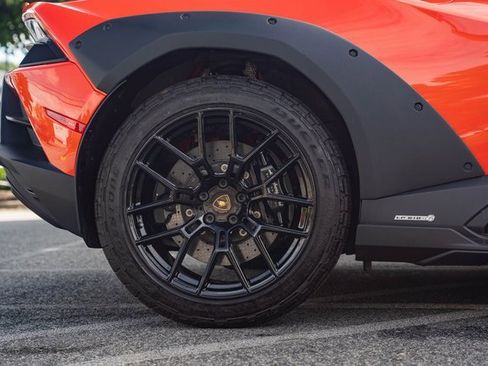 Used 2023 Lamborghini Huracan Sterrato image 17