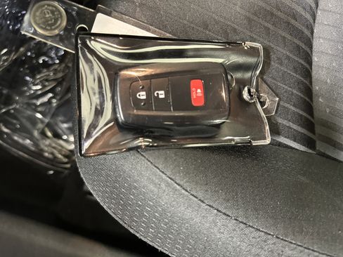 Used 2018 Toyota Prius Three image 36