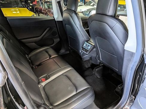 Used 2021 Tesla Model Y Long Range AWD/4WD image 30