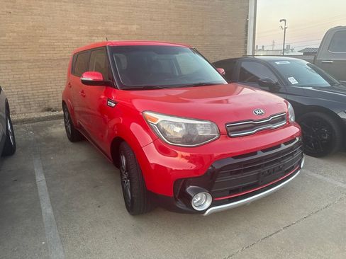 Used 2018 Kia Soul ! FWD image 3