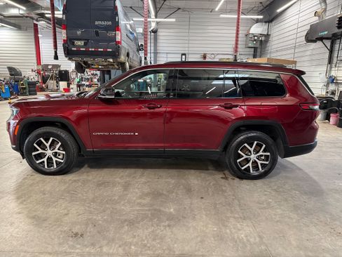 Used 2024 Jeep Grand Cherokee L Limited w/ Trailer Tow Package AWD/4WD image 30