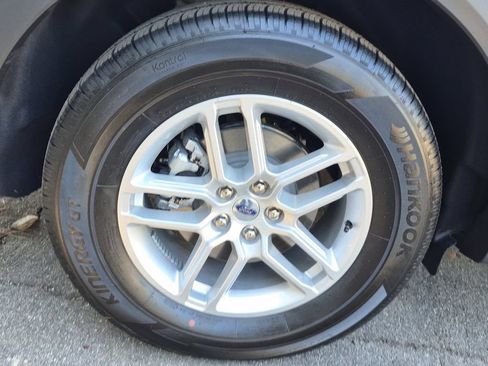 New 2026 Ford Explorer Active w/ Active Comfort Package RWD image 13