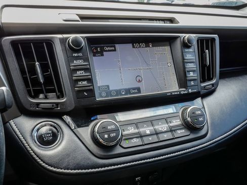 Used 2018 Toyota RAV4 Limited FWD image 33