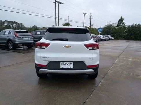 Used 2025 Chevrolet TrailBlazer LT FWD image 4