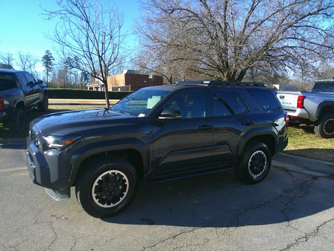 Used 2025 Toyota 4Runner TRD Off Road image 8