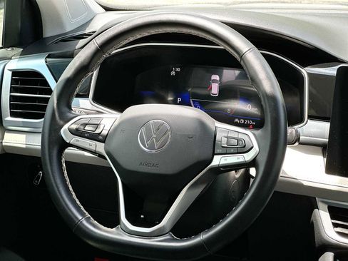 Used 2025 Volkswagen Taos SE FWD image 27