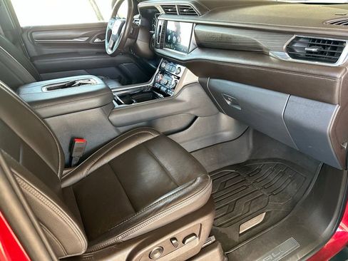 Used 2021 GMC Yukon XL Denali w/ Denali Premium Package image 16