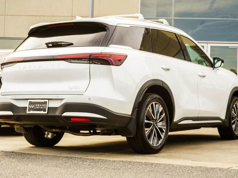 Certified 2026 INFINITI QX60 Luxe w/ Cargo Package FWD image 12
