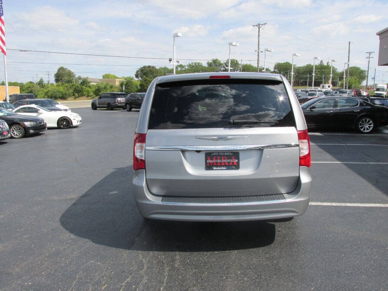 Used 2015 Chrysler Town & Country Touring w/ Driver Convenience Group FWD image 9
