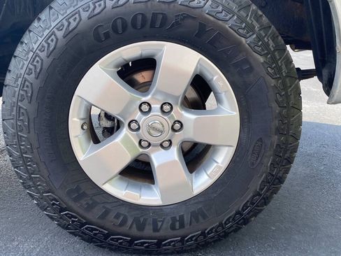 Used 2011 Nissan Frontier SV AWD/4WD image 6