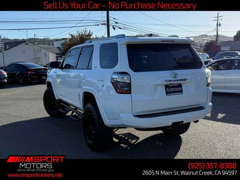 Used 2018 Toyota 4Runner SR5 AWD/4WD image 6