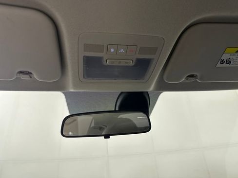 Used 2021 Hyundai Venue image 25