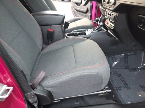 Used 2024 Jeep Wrangler Unlimited Rubicon image 40