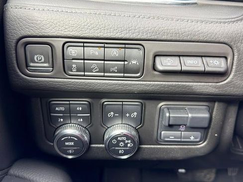 Used 2024 GMC Yukon XL Denali w/ Advanced Technology Package image 37