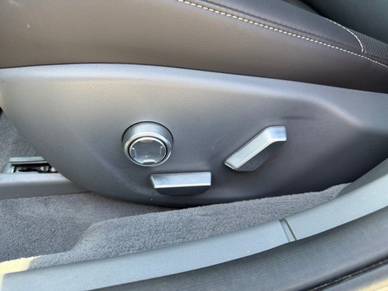 Used 2024 Lucid Air Touring AWD/4WD image 11