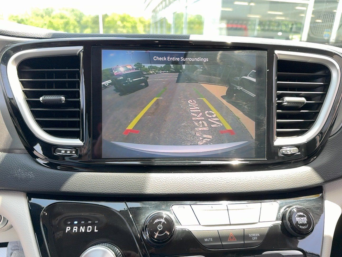 Certified 2024 Chrysler Pacifica Touring-L FWD image 14