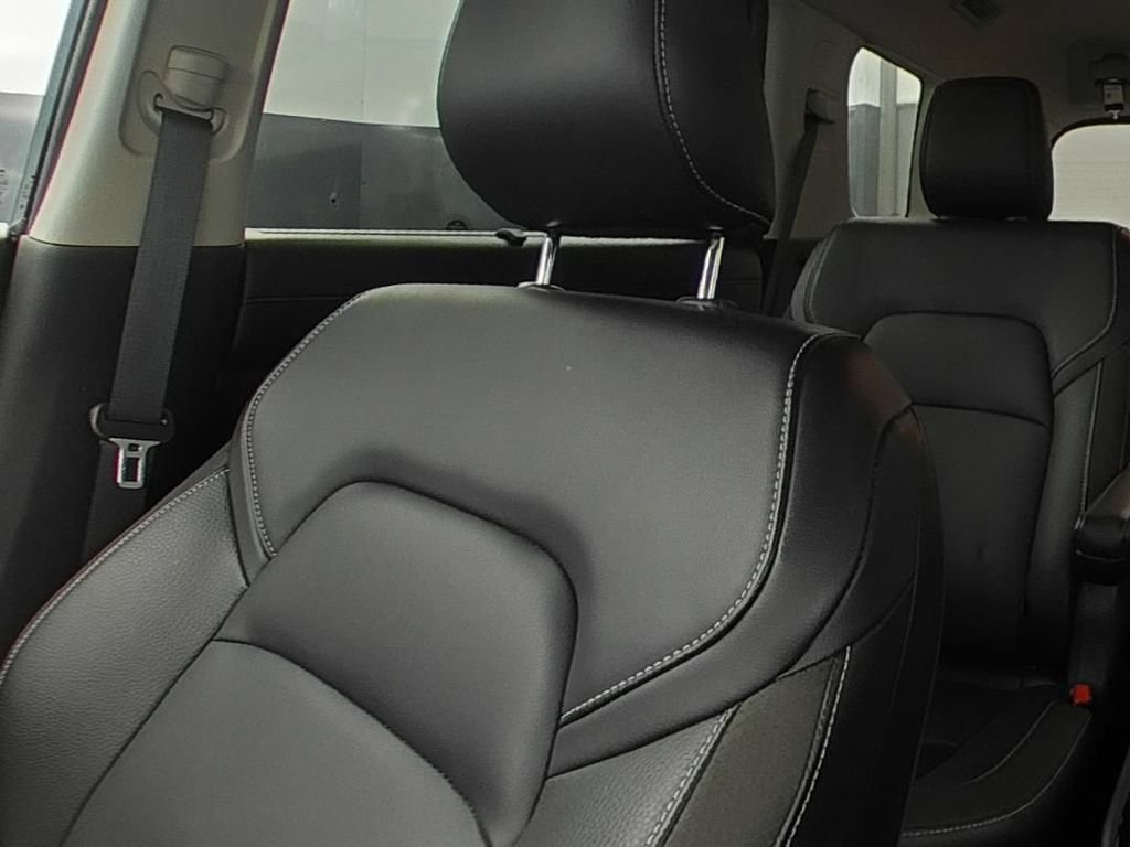 Used 2024 Nissan Pathfinder SL w/ SL Premium Package FWD image 9