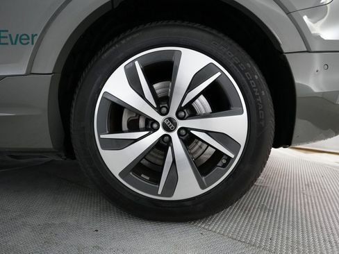 Used 2024 Audi Q8 e-tron Premium Plus w/ Premium Plus Package image 19