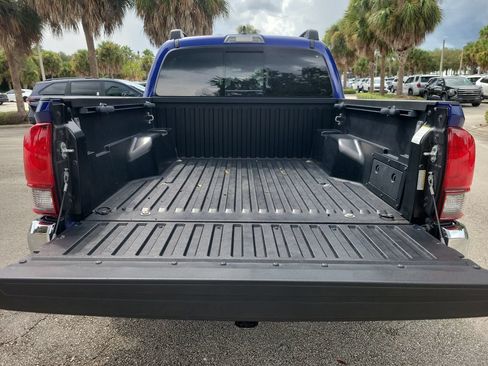 Used 2022 Toyota Tacoma SR5 RWD image 8