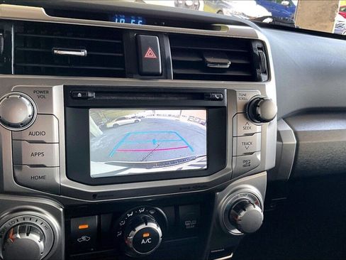 Used 2018 Toyota 4Runner SR5 AWD/4WD image 9
