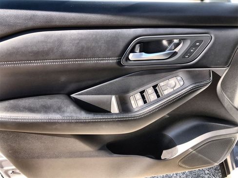 Certified 2025 Nissan Rogue SL w/ Tech Package image 13