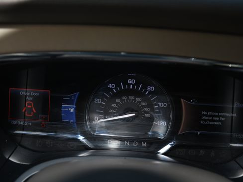 Used 2017 Lincoln Navigator Select image 14