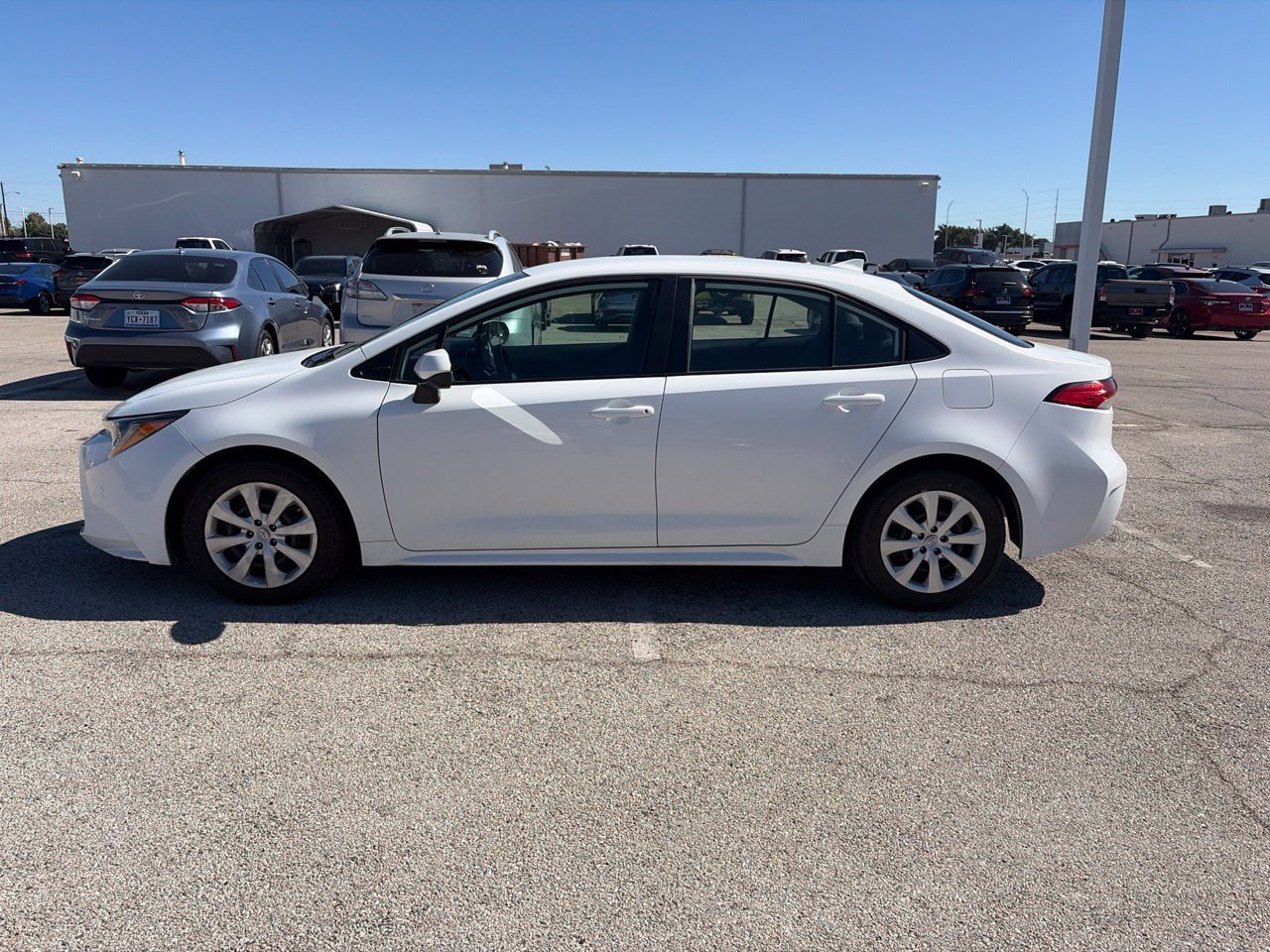Used 2025 Toyota Corolla LE FWD image 5
