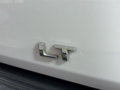 Used 2021 Chevrolet Suburban LT image 14