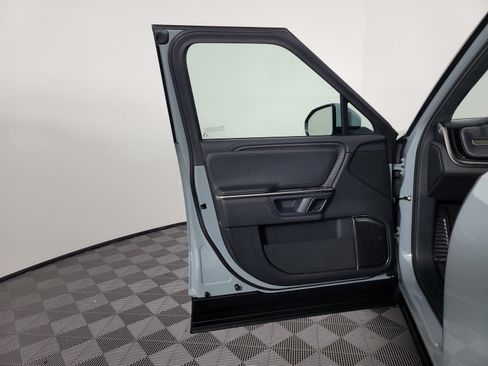 Used 2024 Rivian R1S Adventure AWD/4WD image 16